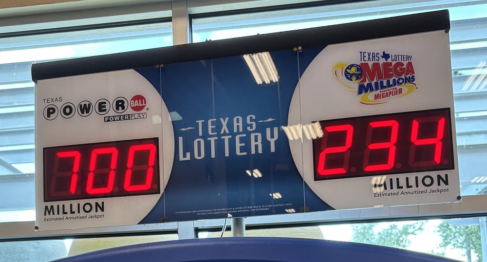 Lottery payouts at H-E-B grocery store machine. Photo by Kay Bell